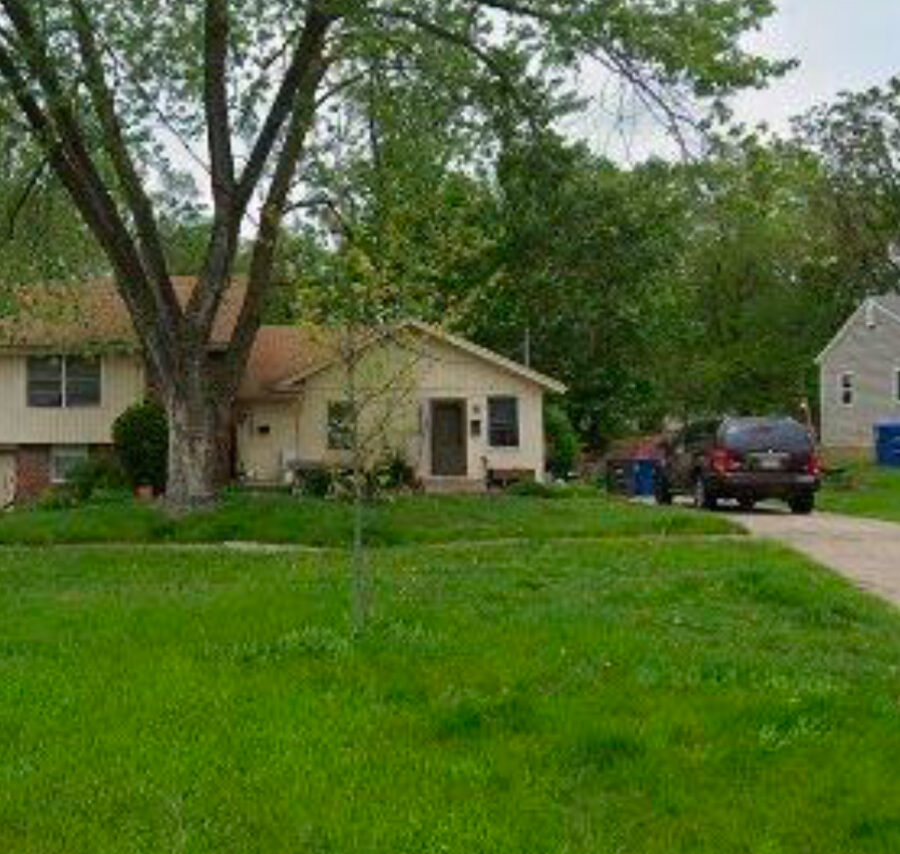 5631 urbandale ave , Dea Moines IA 50131 (Duplex)