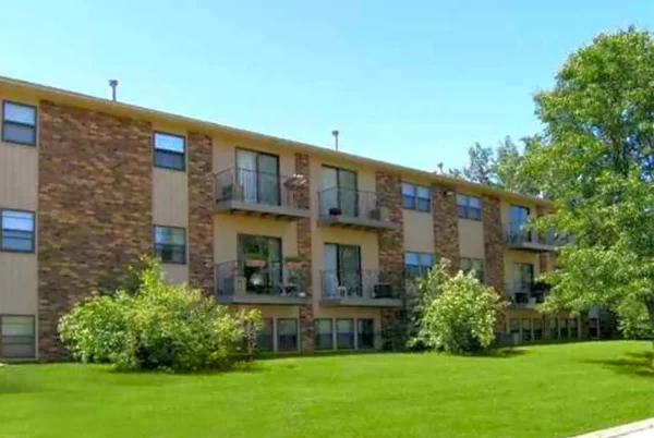 24 unit Condos Aparment in 2121 Greenes st Adel ia 50003